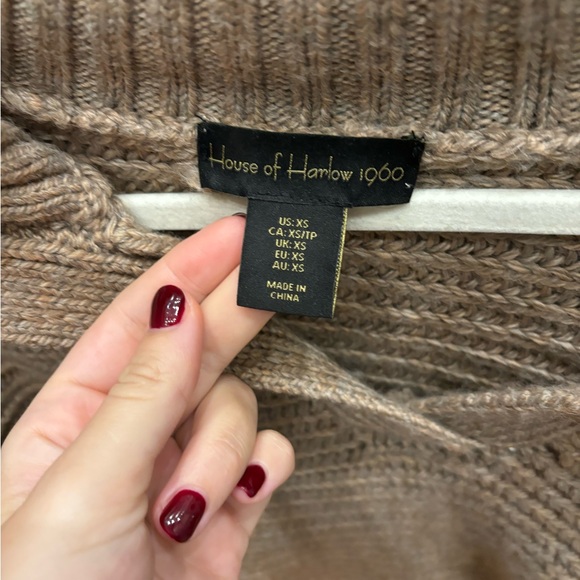 House of Harlow Sweater - Picture 2 of 3